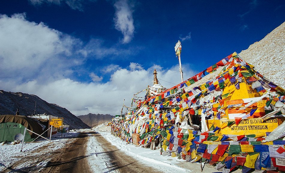 Travel to Changla Pass near Ladakh View 1